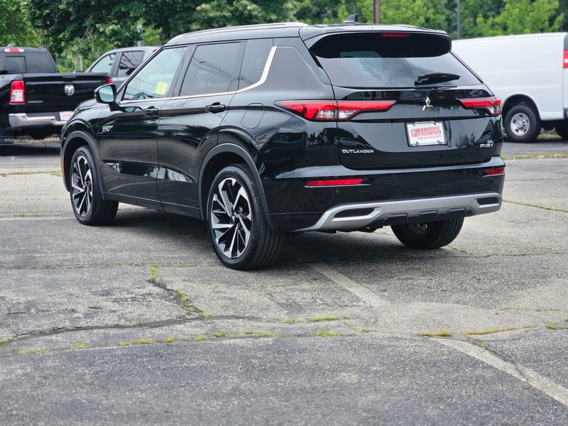 Mitsubishi Outlander PHEV Vehicle Full-screen Gallery Image 07