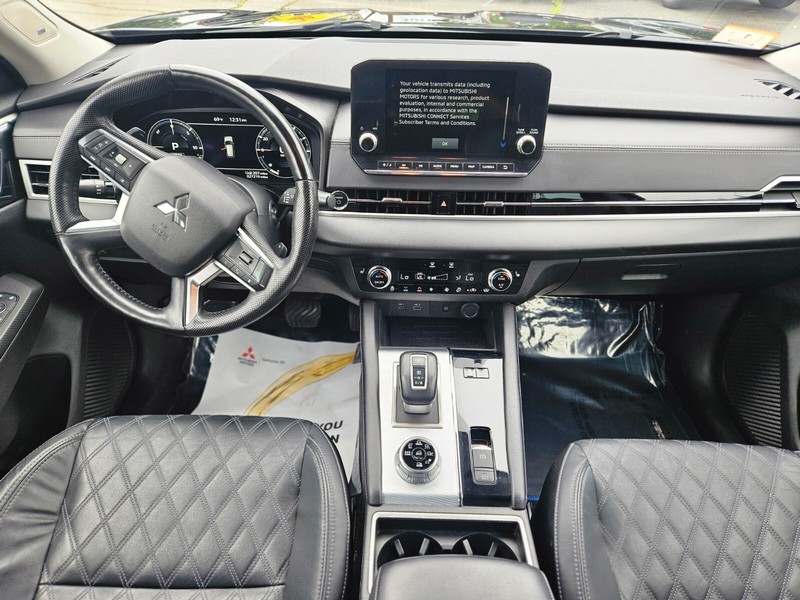 Mitsubishi Outlander PHEV Vehicle Full-screen Gallery Image 10