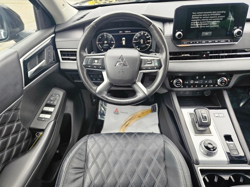 Mitsubishi Outlander PHEV Vehicle Full-screen Gallery Image 11