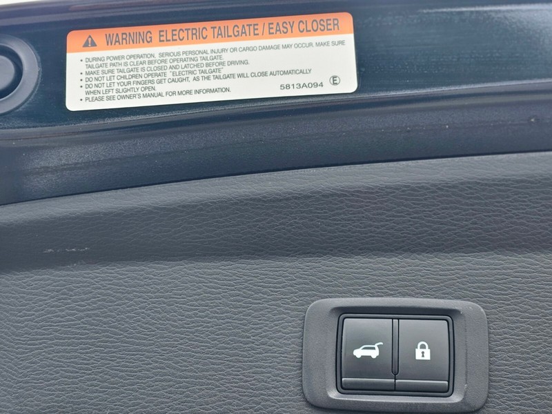 Mitsubishi Outlander PHEV Vehicle Full-screen Gallery Image 29