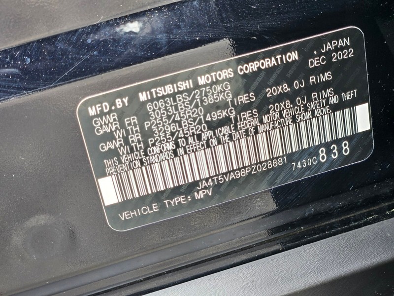 Mitsubishi Outlander PHEV Vehicle Full-screen Gallery Image 30