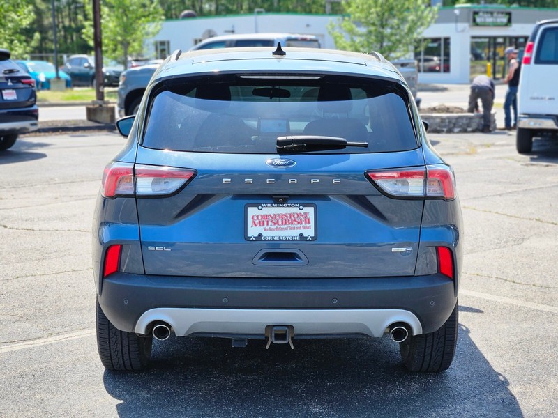 Ford Escape Vehicle Full-screen Gallery Image 04