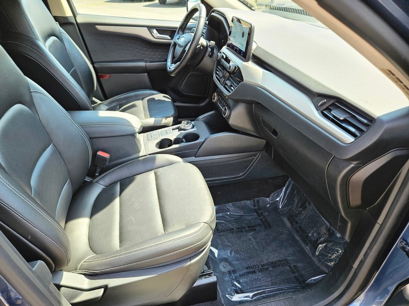Ford Escape Vehicle Full-screen Gallery Image 11