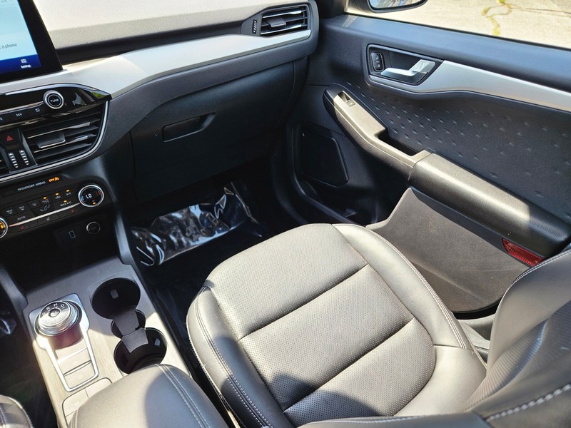 Ford Escape Vehicle Full-screen Gallery Image 14