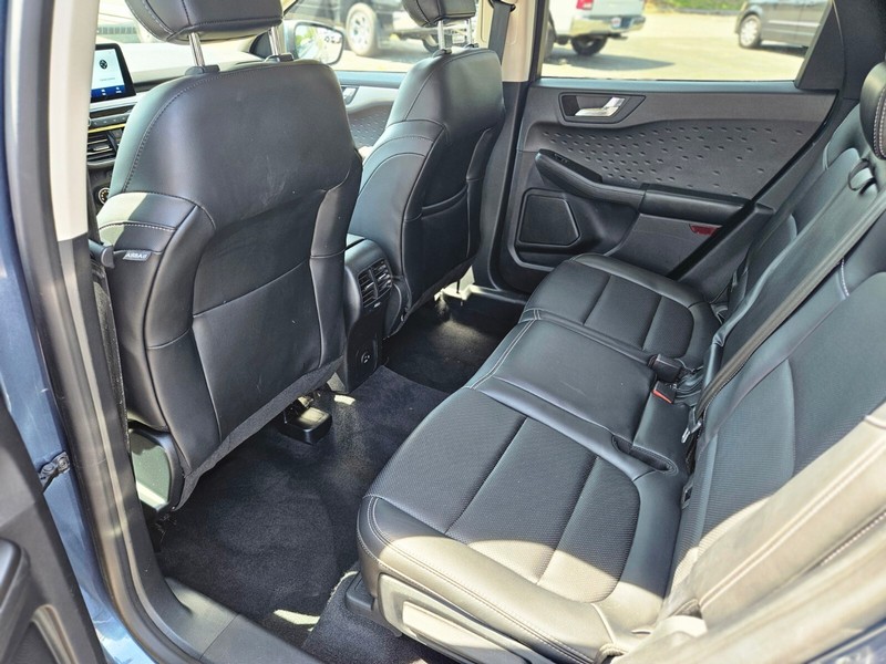Ford Escape Vehicle Full-screen Gallery Image 15
