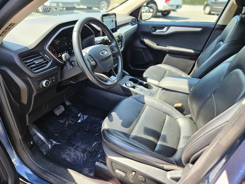 Ford Escape Vehicle Full-screen Gallery Image 18