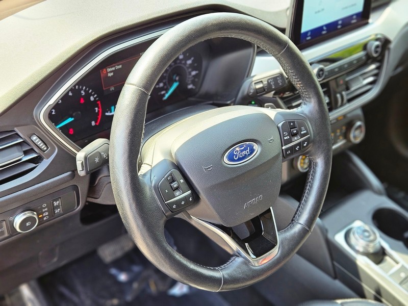 Ford Escape Vehicle Full-screen Gallery Image 19