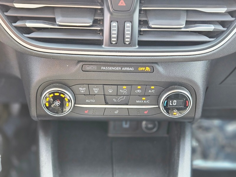 Ford Escape Vehicle Full-screen Gallery Image 22