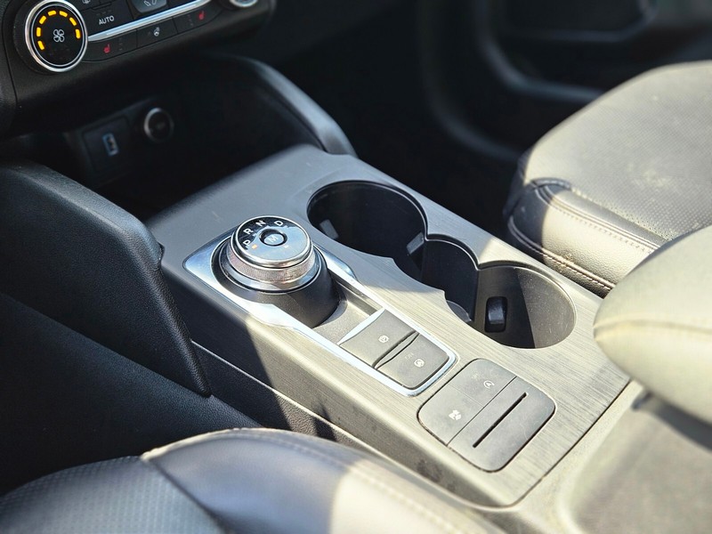 Ford Escape Vehicle Full-screen Gallery Image 23