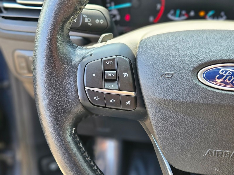 Ford Escape Vehicle Full-screen Gallery Image 25