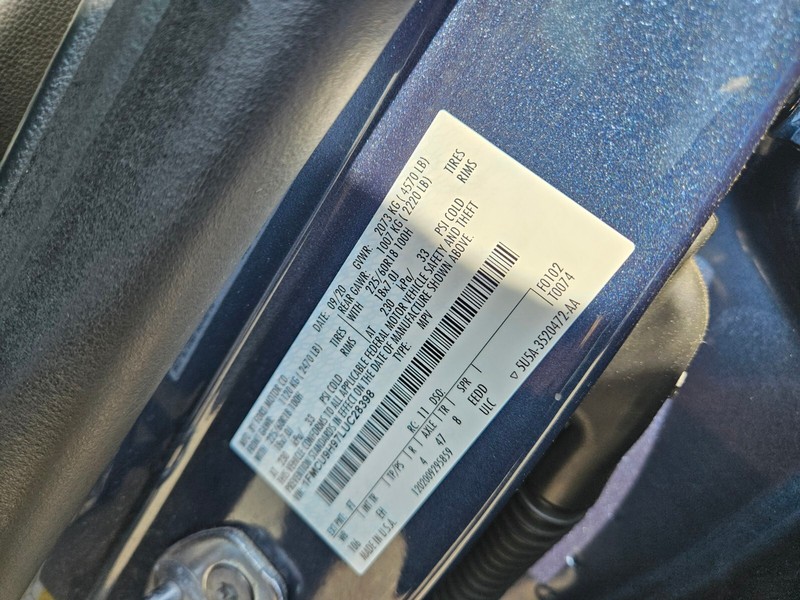 Ford Escape Vehicle Full-screen Gallery Image 30