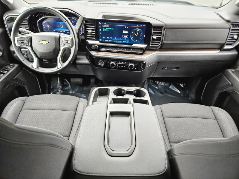 Chevrolet Silverado 1500 Vehicle Full-screen Gallery Image 12