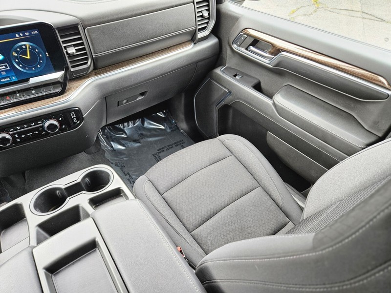 Chevrolet Silverado 1500 Vehicle Full-screen Gallery Image 14