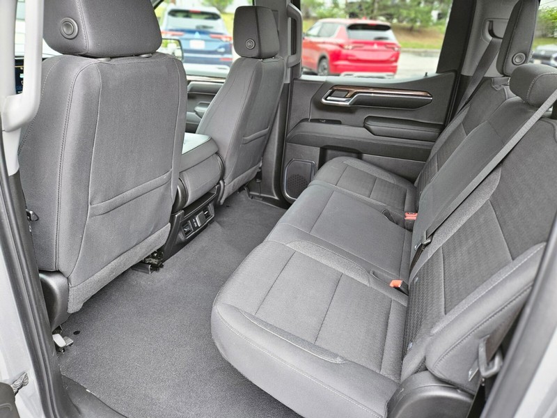 Chevrolet Silverado 1500 Vehicle Full-screen Gallery Image 15