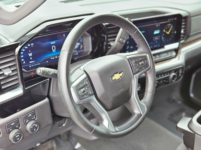 Chevrolet Silverado 1500 Vehicle Full-screen Gallery Image 18