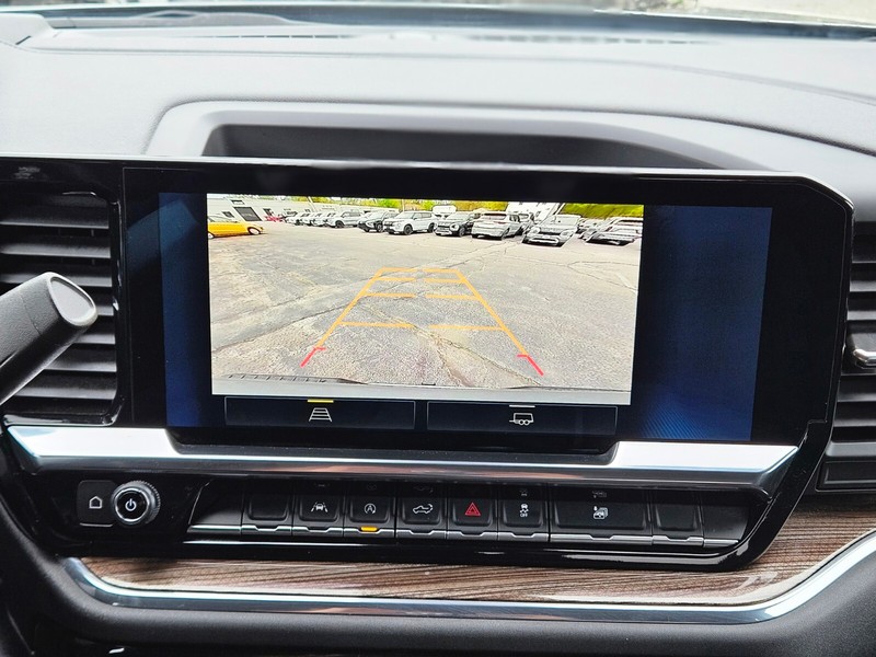 Chevrolet Silverado 1500 Vehicle Full-screen Gallery Image 19