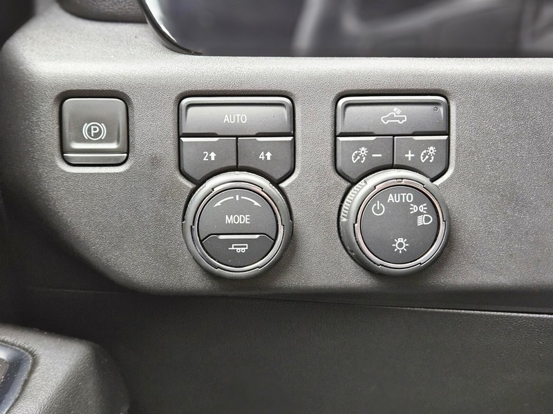 Chevrolet Silverado 1500 Vehicle Full-screen Gallery Image 21