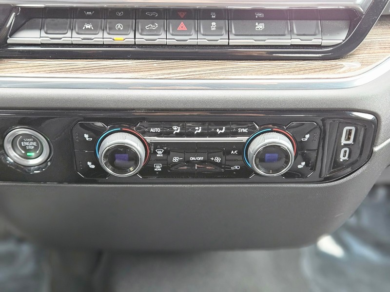 Chevrolet Silverado 1500 Vehicle Full-screen Gallery Image 23