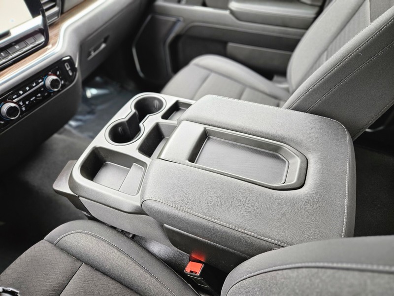 Chevrolet Silverado 1500 Vehicle Full-screen Gallery Image 24