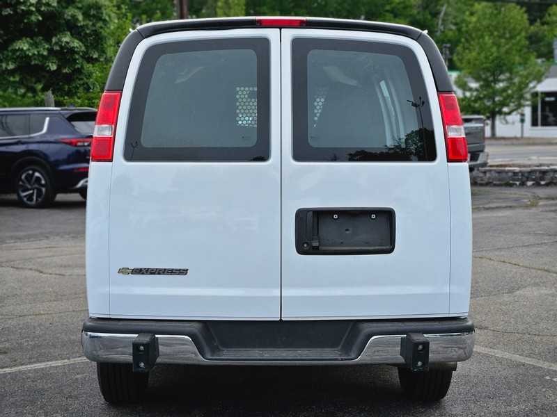Chevrolet Express Cargo Van Vehicle Full-screen Gallery Image 04
