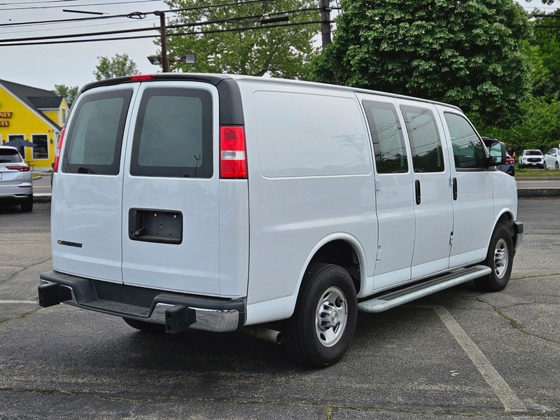 Chevrolet Express Cargo Van Vehicle Full-screen Gallery Image 05