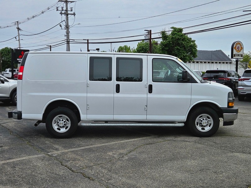Chevrolet Express Cargo Van Vehicle Full-screen Gallery Image 06