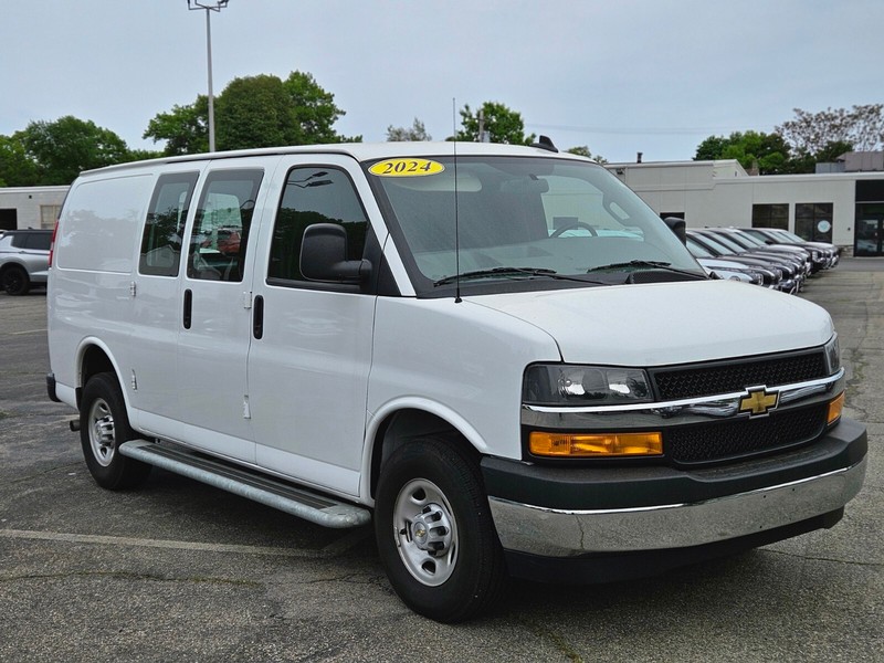 Chevrolet Express Cargo Van Vehicle Full-screen Gallery Image 07
