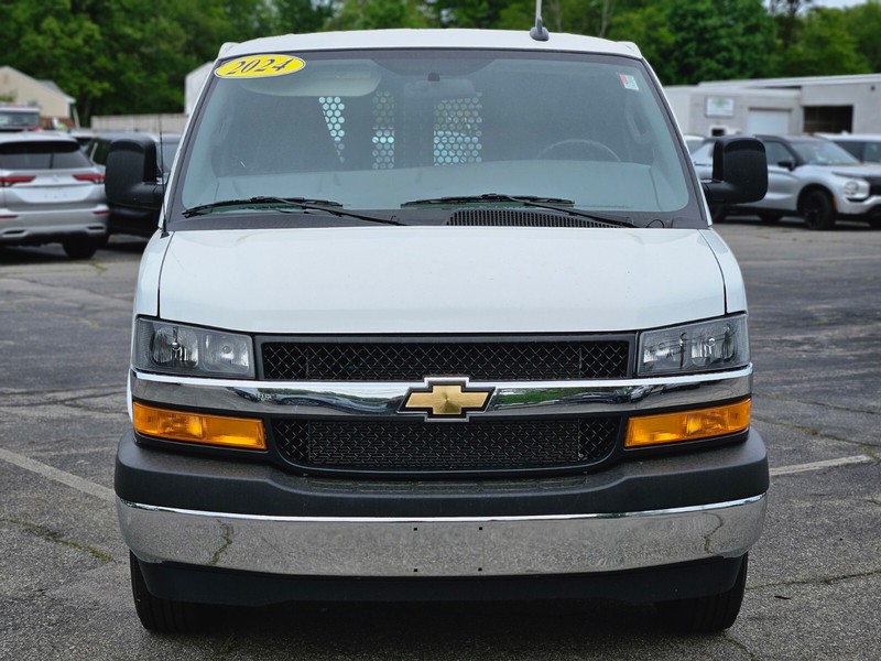 Chevrolet Express Cargo Van Vehicle Full-screen Gallery Image 08