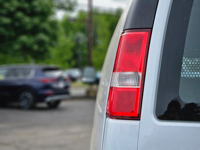 Chevrolet Express Cargo Van Vehicle Full-screen Gallery Image 09