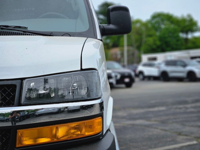 Chevrolet Express Cargo Van Vehicle Full-screen Gallery Image 10