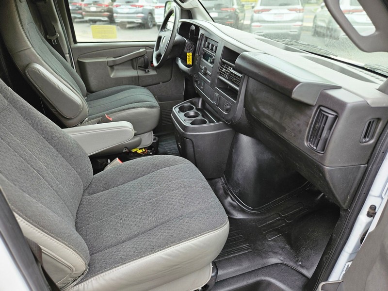 Chevrolet Express Cargo Van Vehicle Full-screen Gallery Image 11