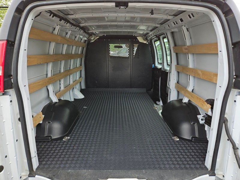 Chevrolet Express Cargo Van Vehicle Full-screen Gallery Image 13