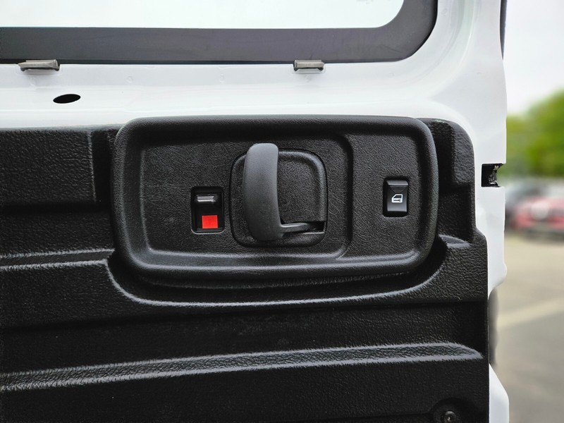 Chevrolet Express Cargo Van Vehicle Full-screen Gallery Image 14