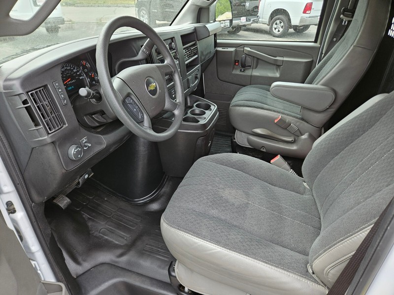 Chevrolet Express Cargo Van Vehicle Full-screen Gallery Image 15