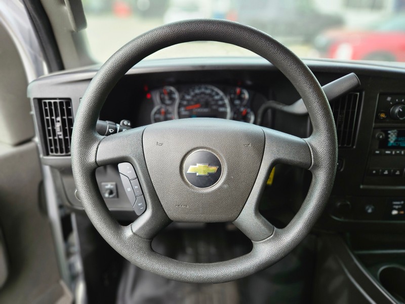 Chevrolet Express Cargo Van Vehicle Full-screen Gallery Image 19