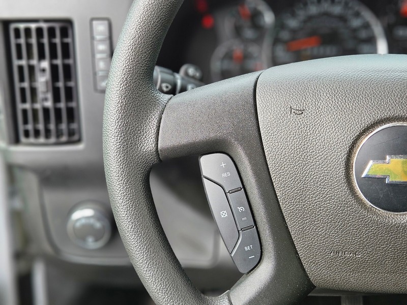Chevrolet Express Cargo Van Vehicle Full-screen Gallery Image 20