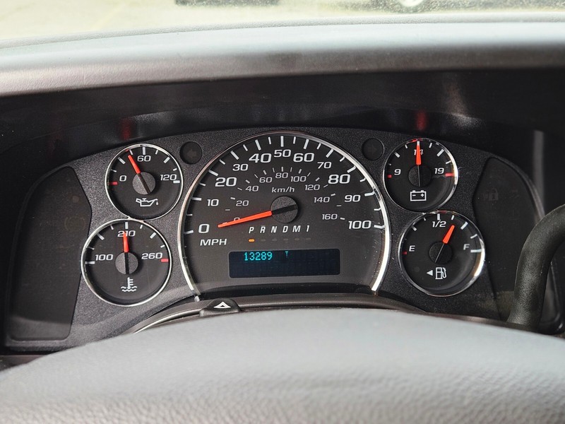 Chevrolet Express Cargo Van Vehicle Full-screen Gallery Image 22
