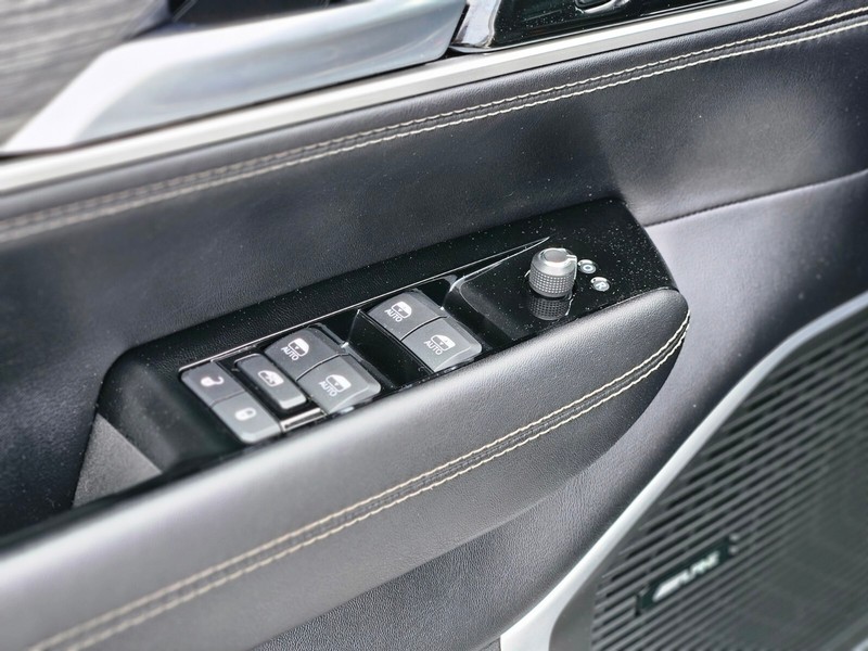 Jeep Wagoneer Vehicle Full-screen Gallery Image 16