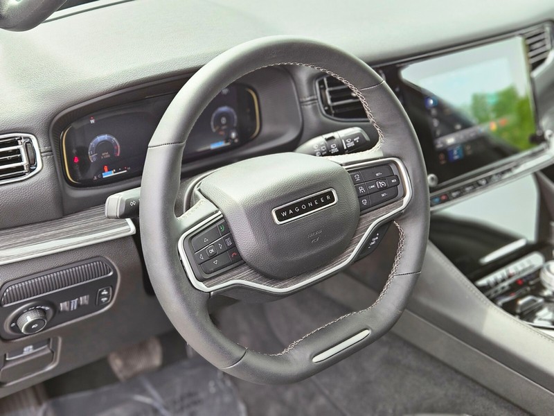 Jeep Wagoneer Vehicle Full-screen Gallery Image 19