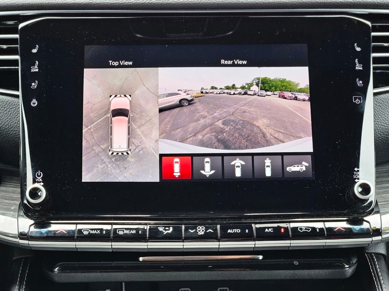 Jeep Wagoneer Vehicle Full-screen Gallery Image 22