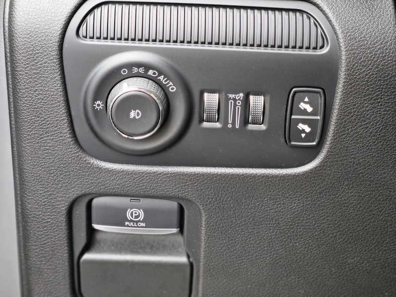 Jeep Wagoneer Vehicle Full-screen Gallery Image 29
