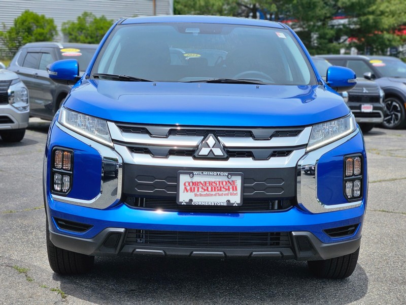Mitsubishi Outlander Sport Vehicle Full-screen Gallery Image 03