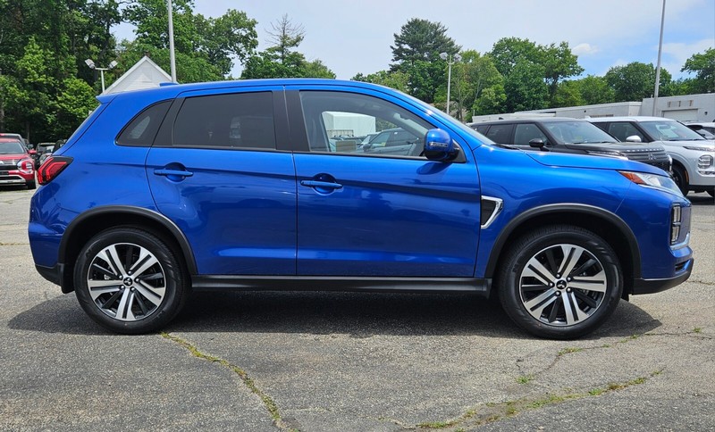 Mitsubishi Outlander Sport Vehicle Full-screen Gallery Image 05
