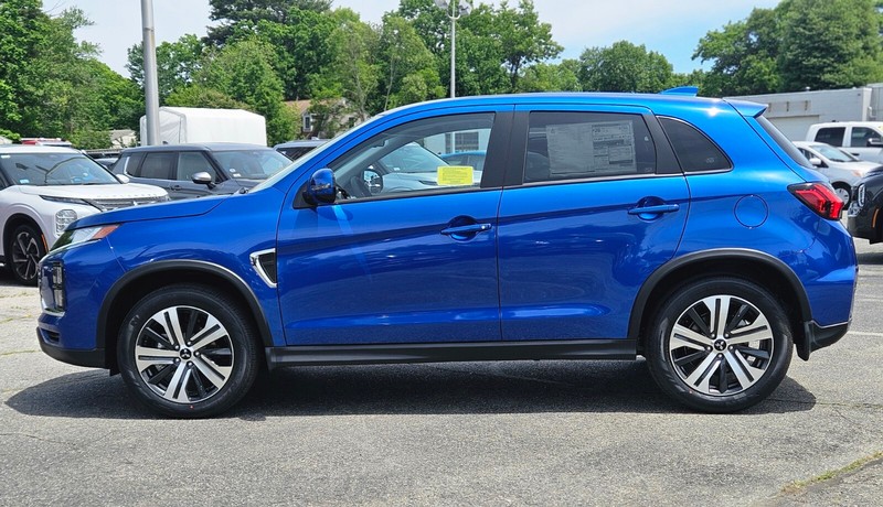 Mitsubishi Outlander Sport Vehicle Full-screen Gallery Image 09