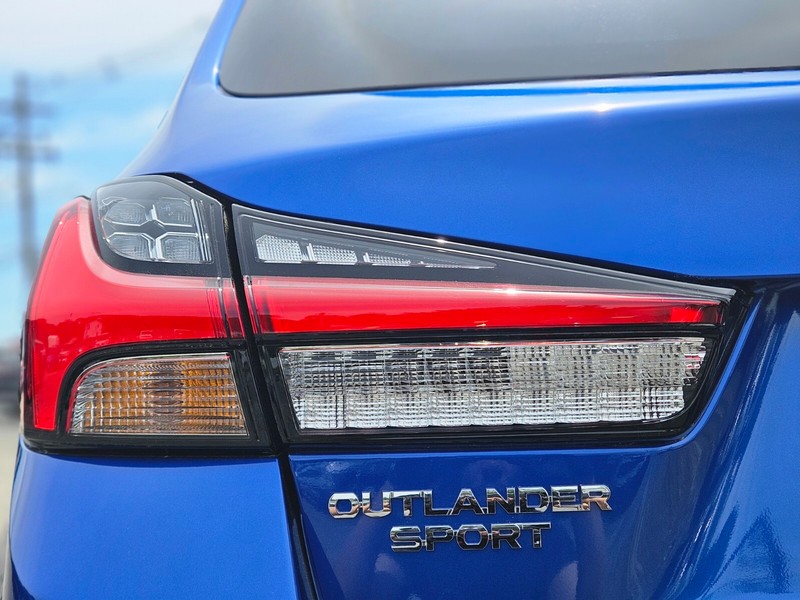 Mitsubishi Outlander Sport Vehicle Full-screen Gallery Image 10