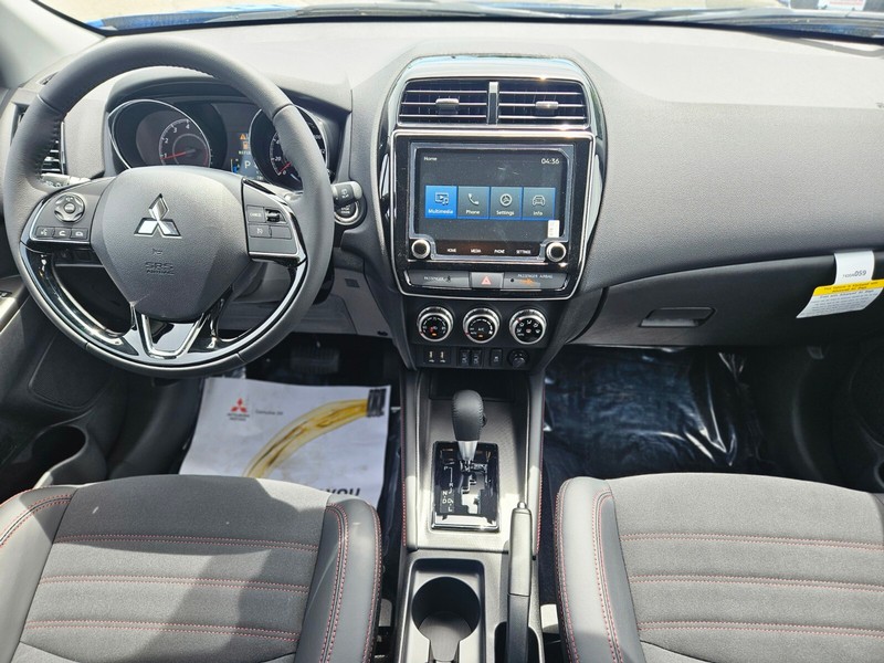 Mitsubishi Outlander Sport Vehicle Full-screen Gallery Image 13
