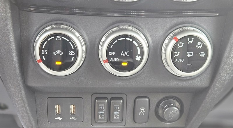 Mitsubishi Outlander Sport Vehicle Full-screen Gallery Image 21