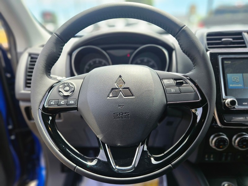 Mitsubishi Outlander Sport Vehicle Full-screen Gallery Image 24