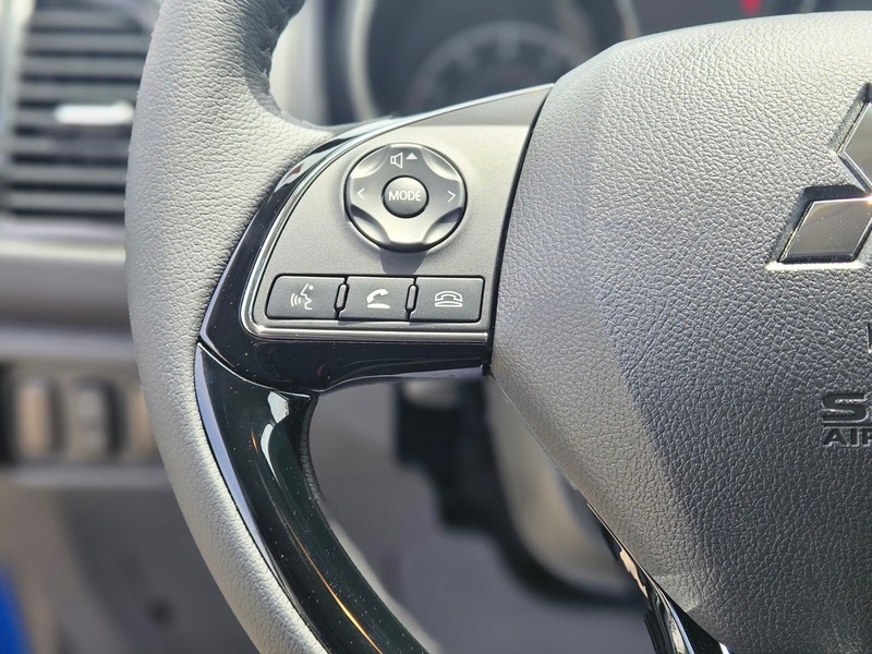 Mitsubishi Outlander Sport Vehicle Full-screen Gallery Image 25