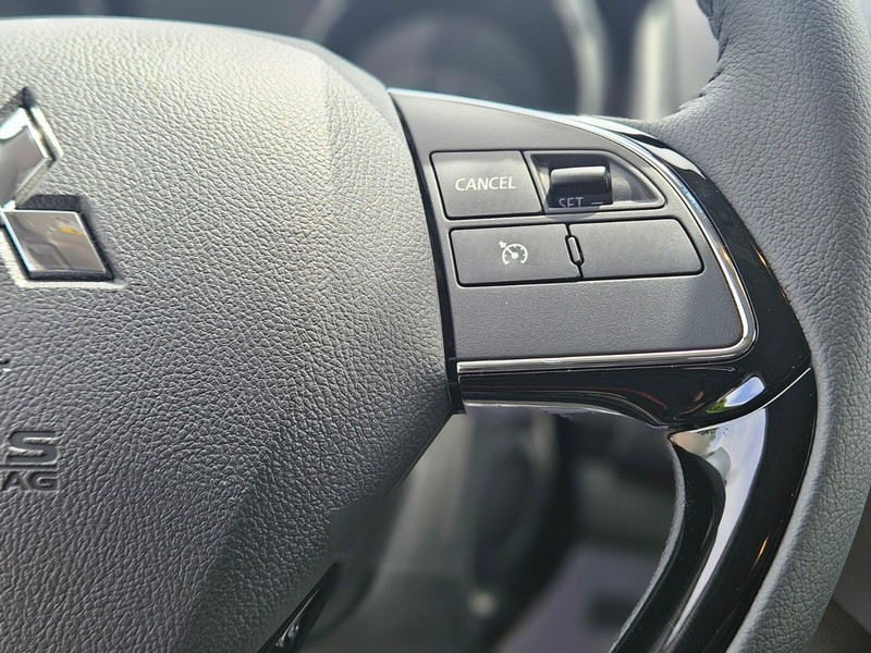 Mitsubishi Outlander Sport Vehicle Full-screen Gallery Image 26